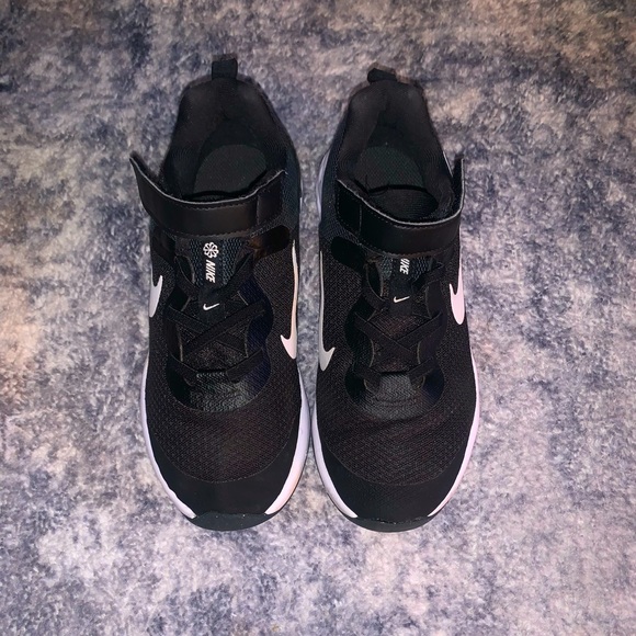 Boys Nike Revolution 6 - Picture 1 of 5